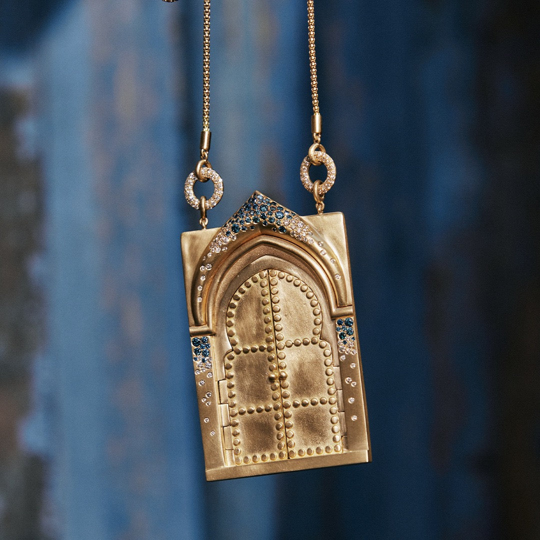 Vintage Tarot Openable Necklace – Butterfly Rebirth Crystal Pendant, Heavy Gold Plated | Green Butterfly, Blue Butterfly, Gate of Self-Love, Gate of Fortune & Gate of Rebirth