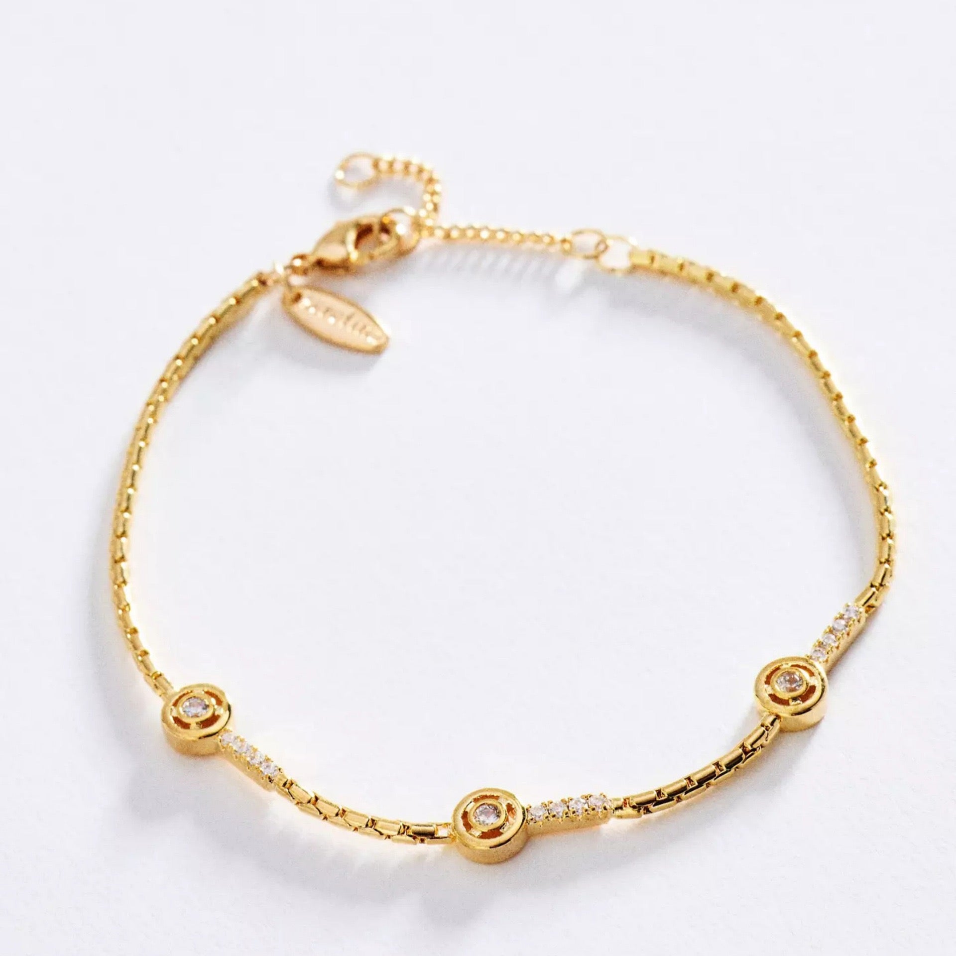 French Luxe Gold Crystal Pearl Zirconia Dainty Bracelet – Paperclip Chain | Tarnish-Resistant
