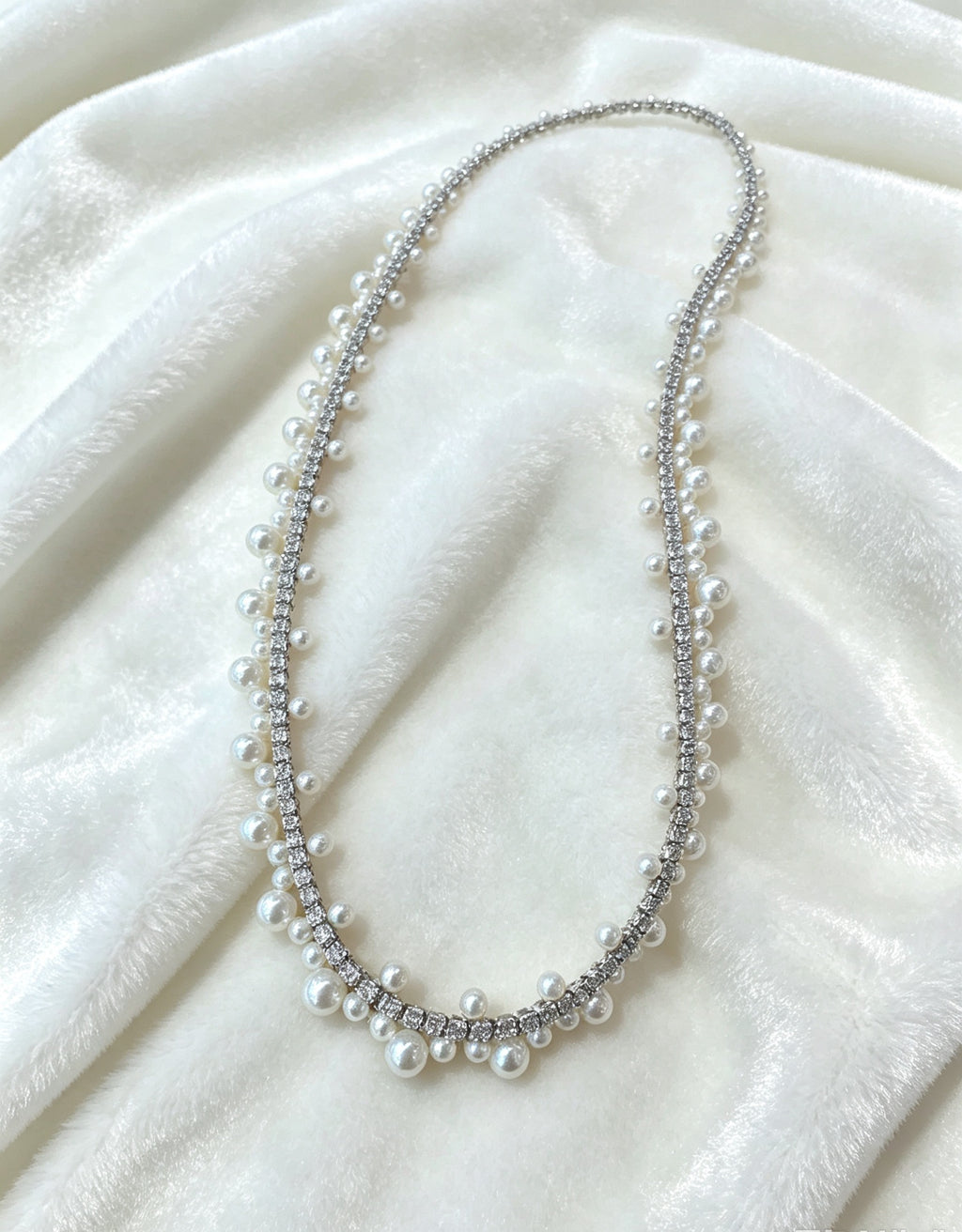 Lustrous Natural Pearl Clavicle Necklace with 18K Gold-Plated Zirconia Inlay