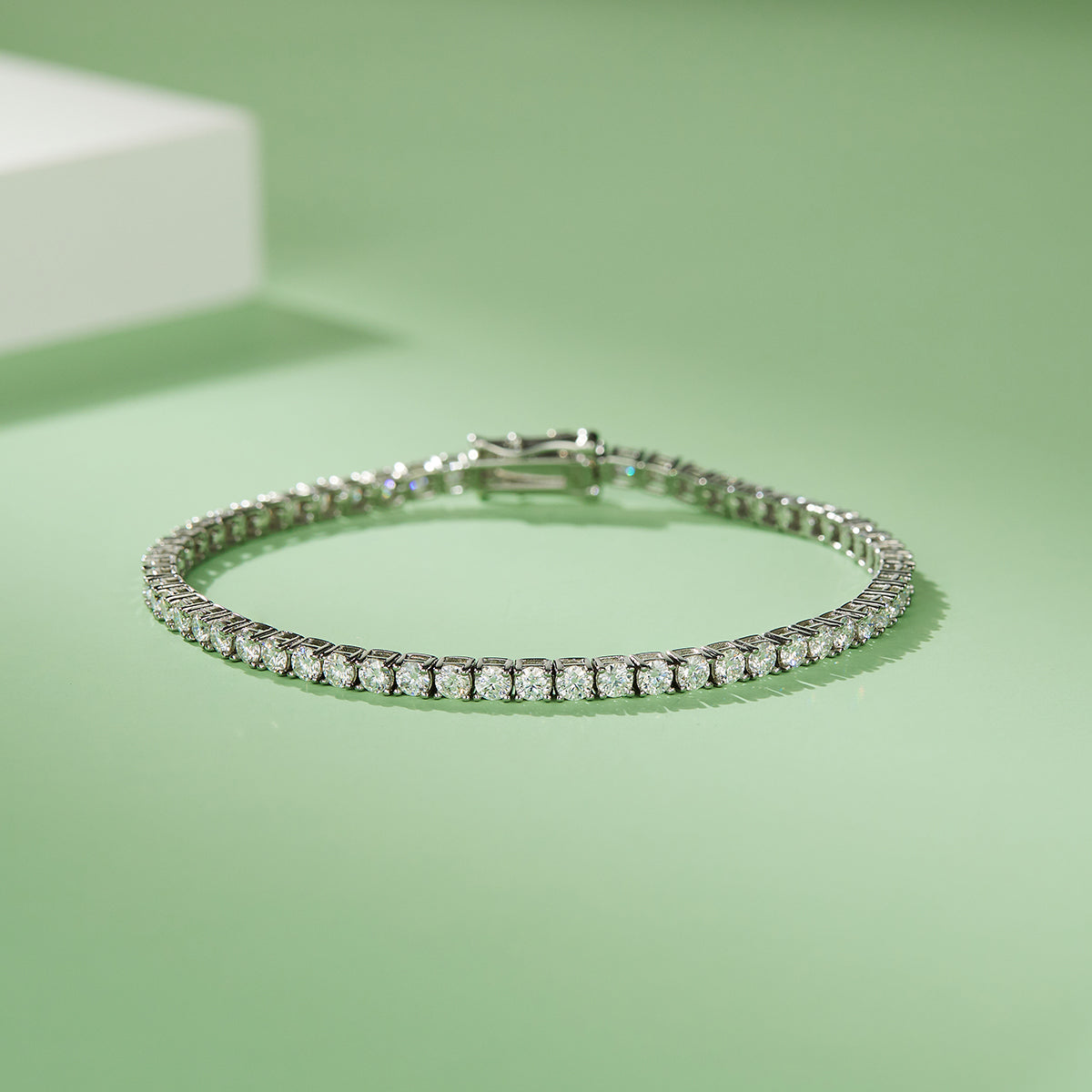 Classic Four-Prong D VVS Moissanite Tennis Bracelet (S925 Silver)