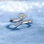 18K Gold Pear-Cut Moissanite Confession Ring 1.0ct