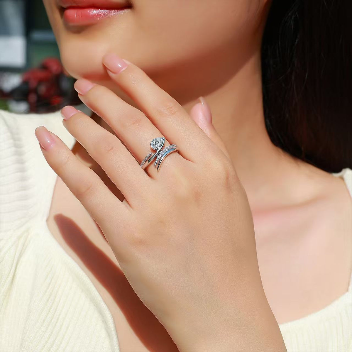 18K Gold Pear-Cut Moissanite Confession Ring 1.0ct