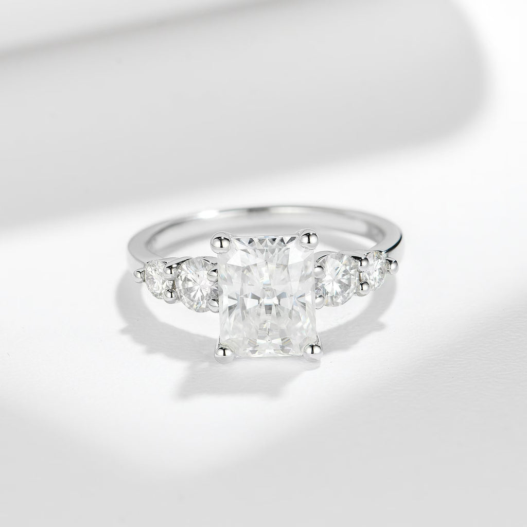 Fang Ying Yi Cai | 18K White Gold Radiant Cut Moissanite Ring | 3ct