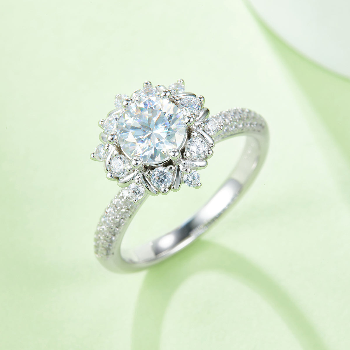 Luan Hua | 18K White Gold Round Moissanite Ring | 1ct D-Grade