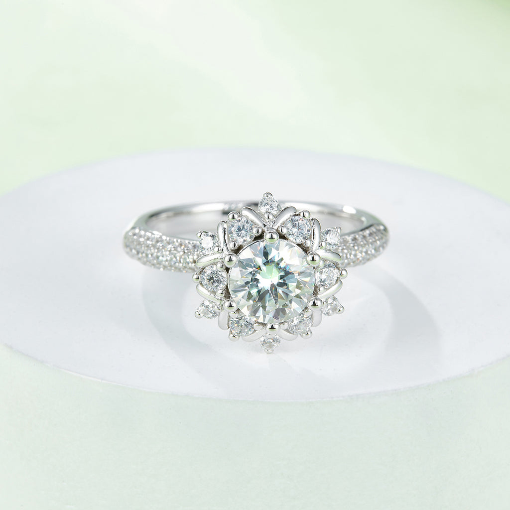 Luan Hua | 18K White Gold Round Moissanite Ring | 1ct D-Grade