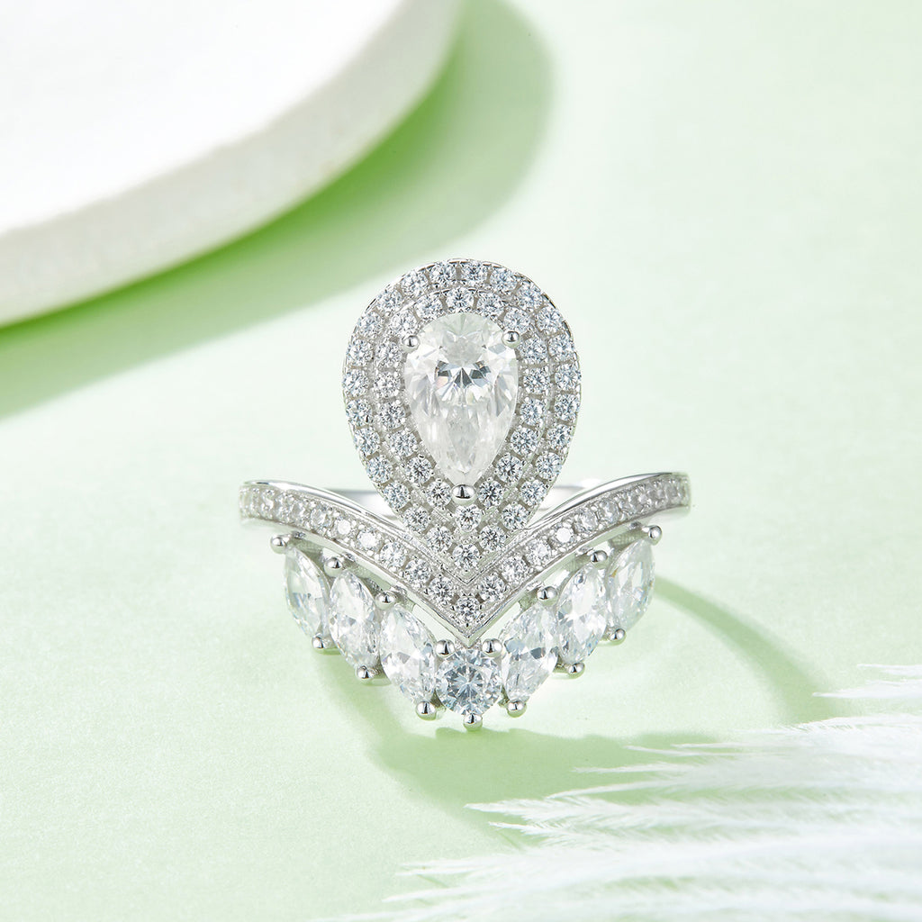 V Drop | 18K White Gold Pear Cut Coloured Moissanite Ring | 1ct D-Grade