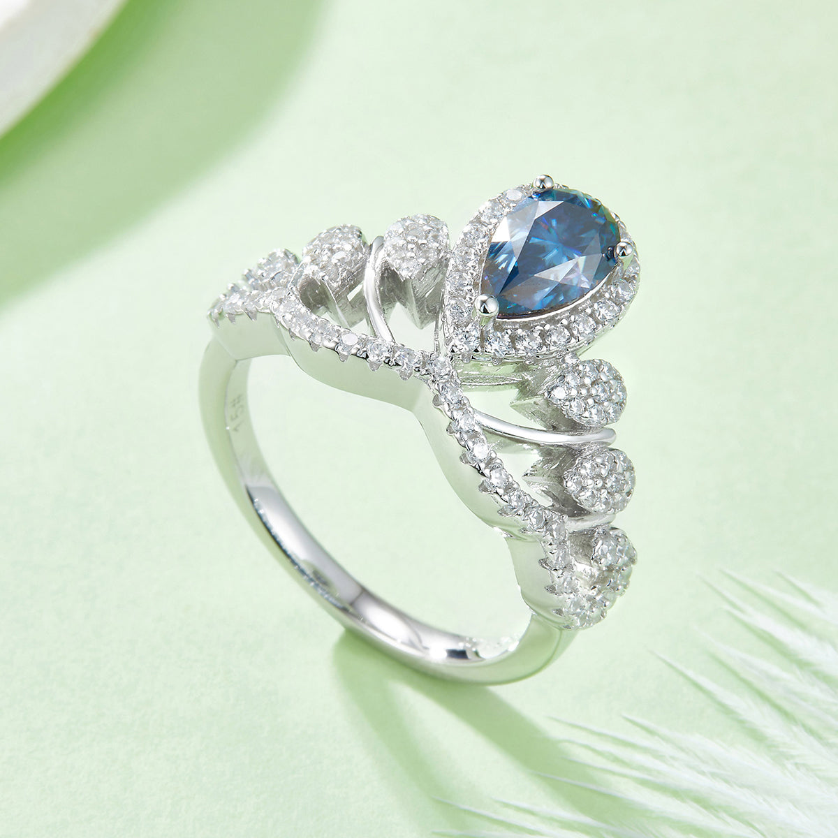 V Crown | 18K White Gold Pear Cut Coloured Moissanite Ring | 1ct D-Grade