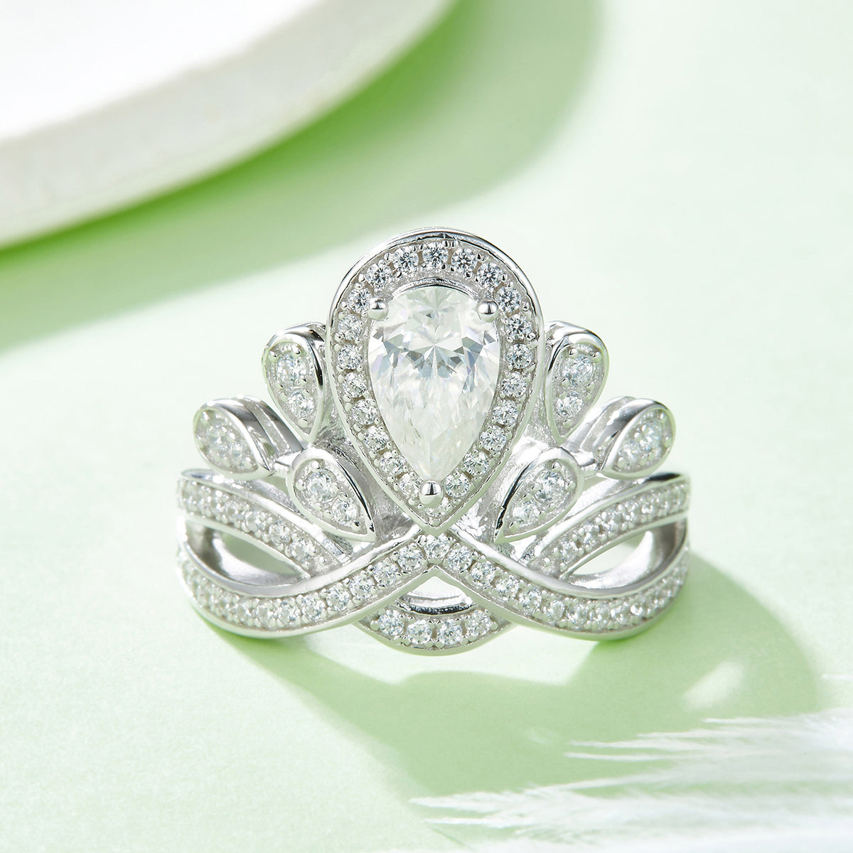 V Queen | 18K White Gold Pear Cut Coloured Moissanite Ring | 1.0ct D-Grade