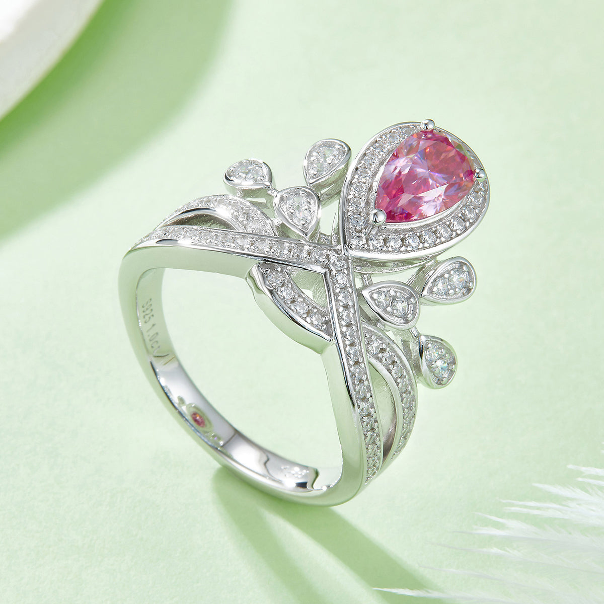 V Queen | 18K White Gold Pear Cut Coloured Moissanite Ring | 1.0ct D-Grade