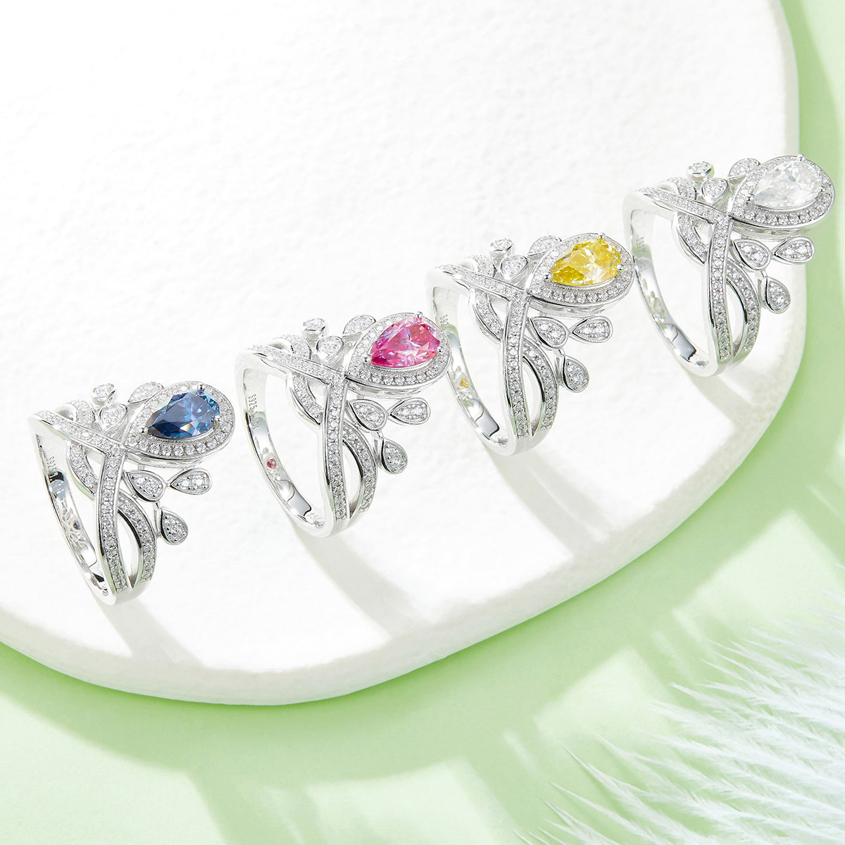 V Queen | 18K White Gold Pear Cut Coloured Moissanite Ring | 1.0ct D-Grade