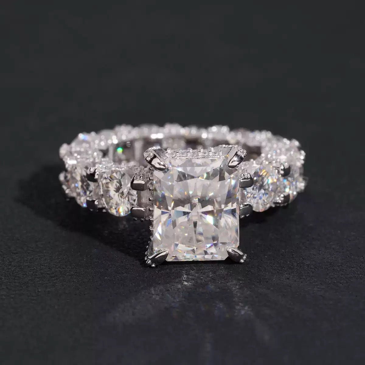 Radiant-Cut Luxury Moissanite Ring - UMI