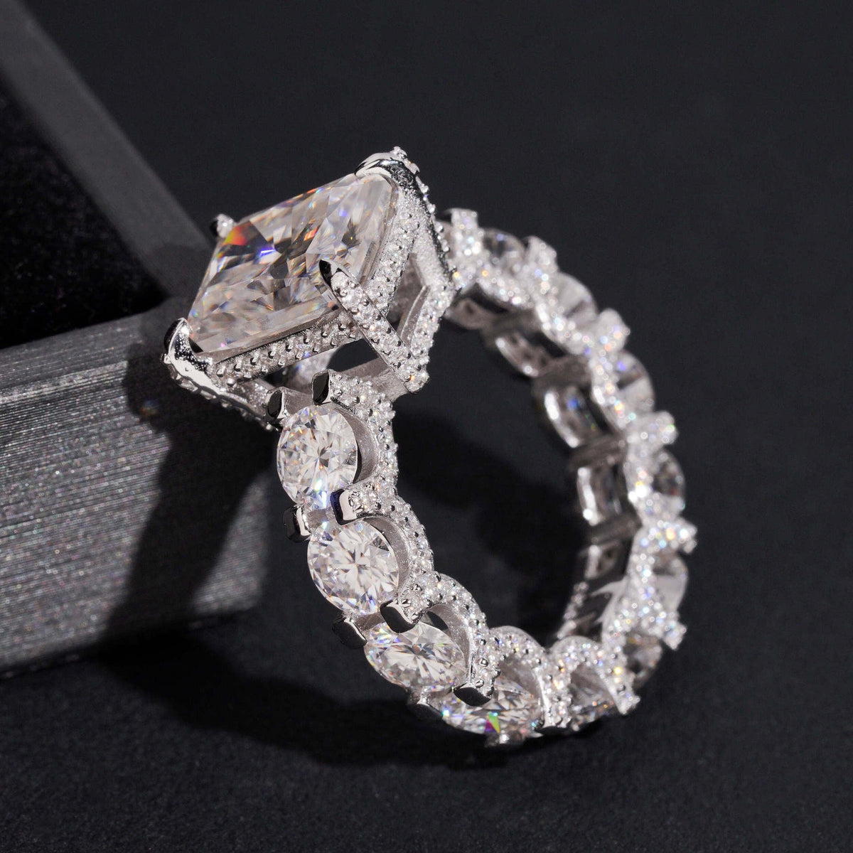Radiant-Cut Luxury Moissanite Ring - UMI