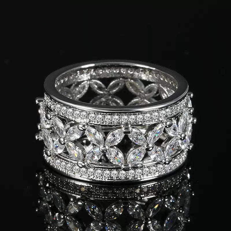 Distinctive & Versatile Openwork Four-Leaf Clover Moissanite Wide Band Ring - UMI