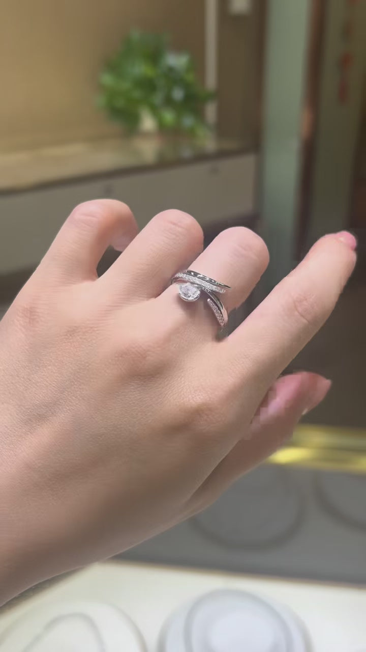 18K Gold Pear-Cut Moissanite Confession Ring 1.0ct
