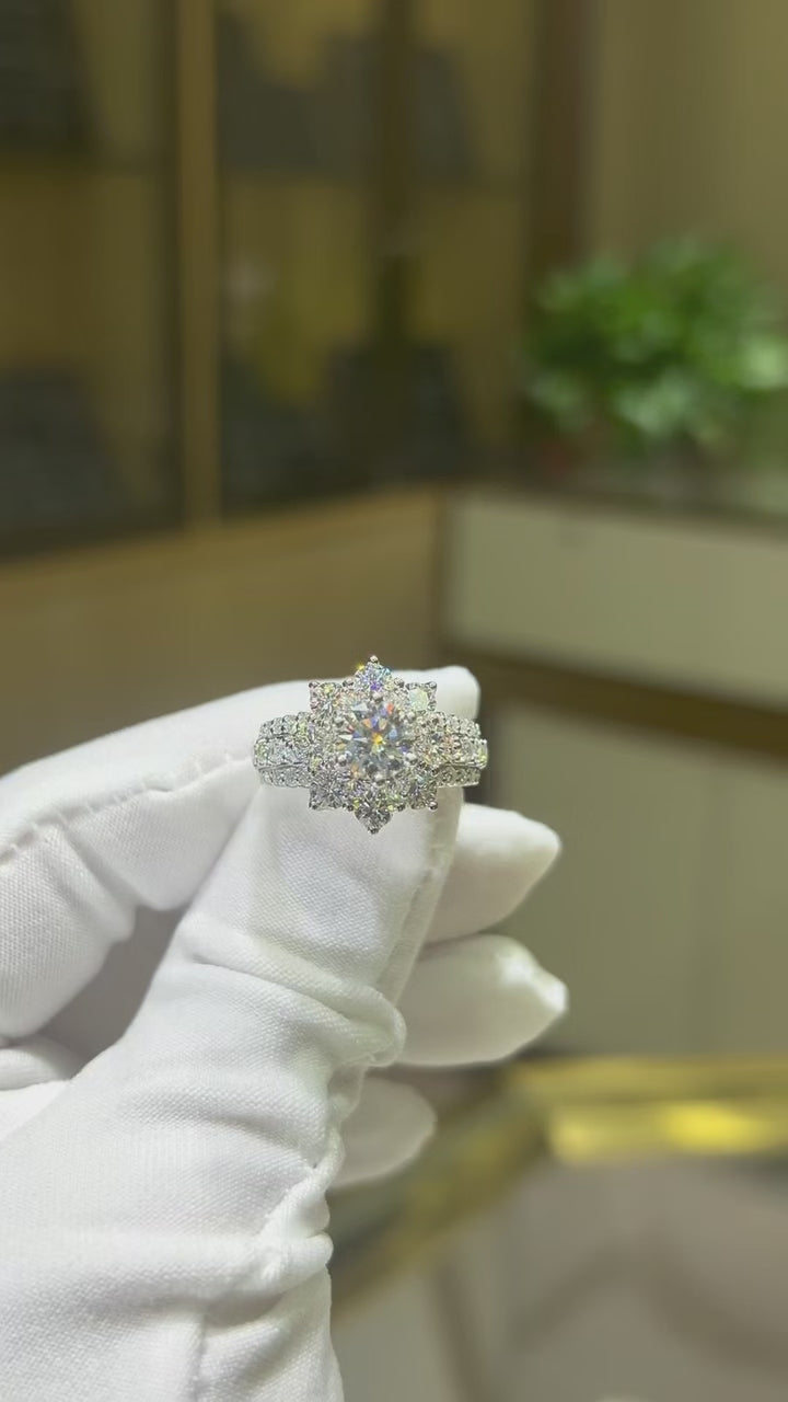 Luan Hua | 18K White Gold Round Moissanite Ring | 1ct D-Grade
